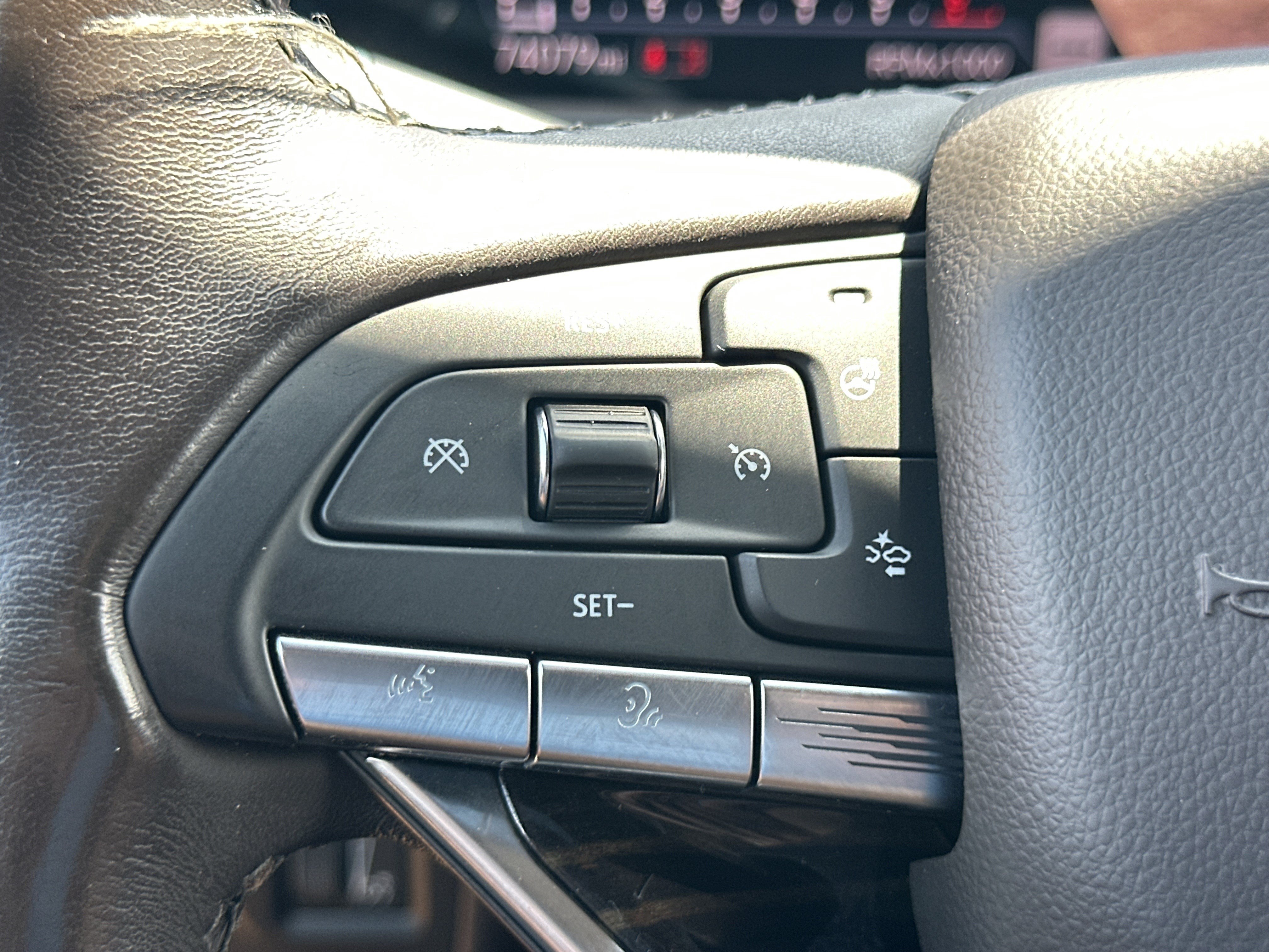 Certified 2021 Cadillac Escalade ESV Premium Luxury AWD/4WD image 27