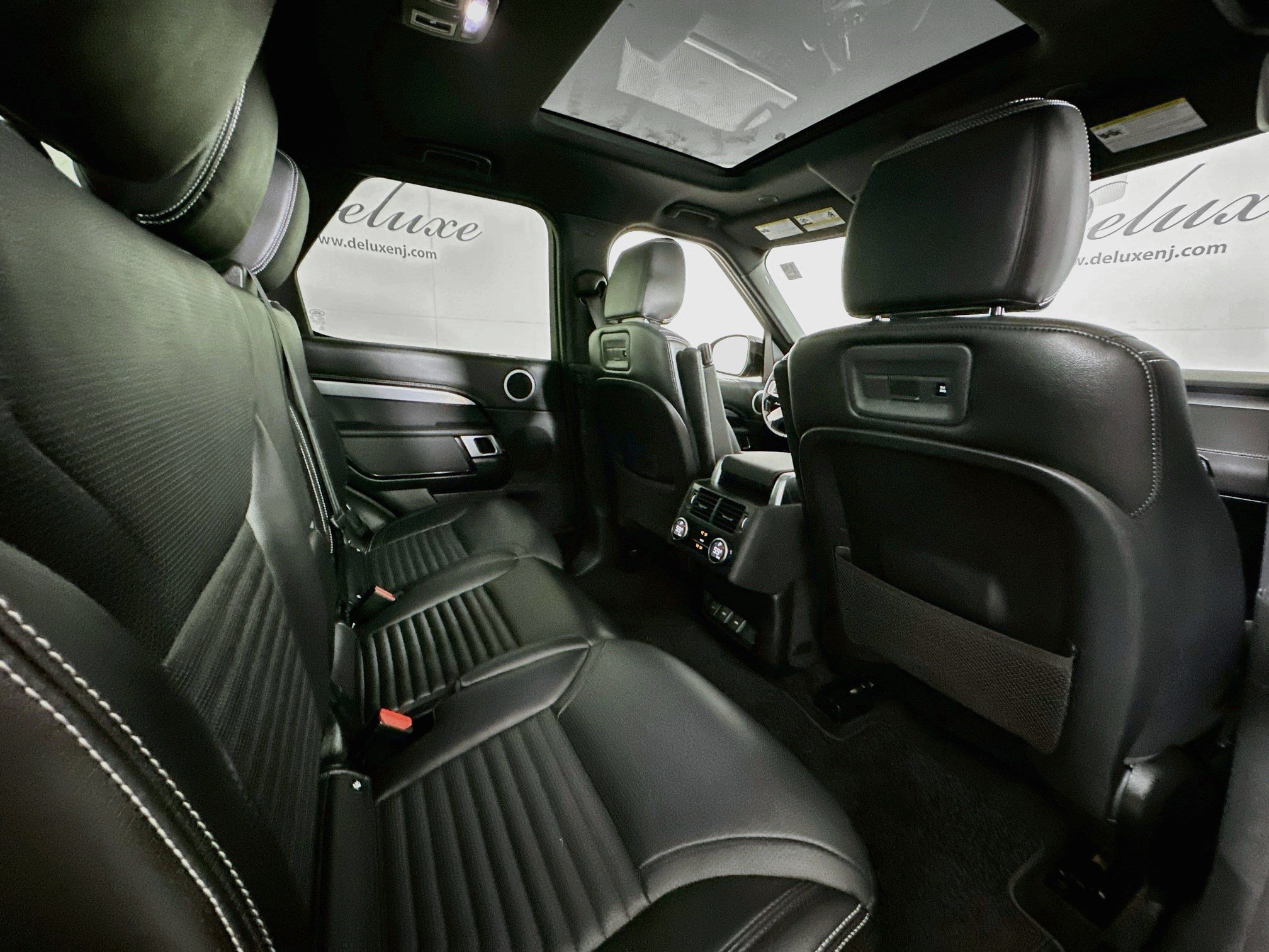 Used 2023 Land Rover Discovery S R-Dynamic AWD/4WD image 30
