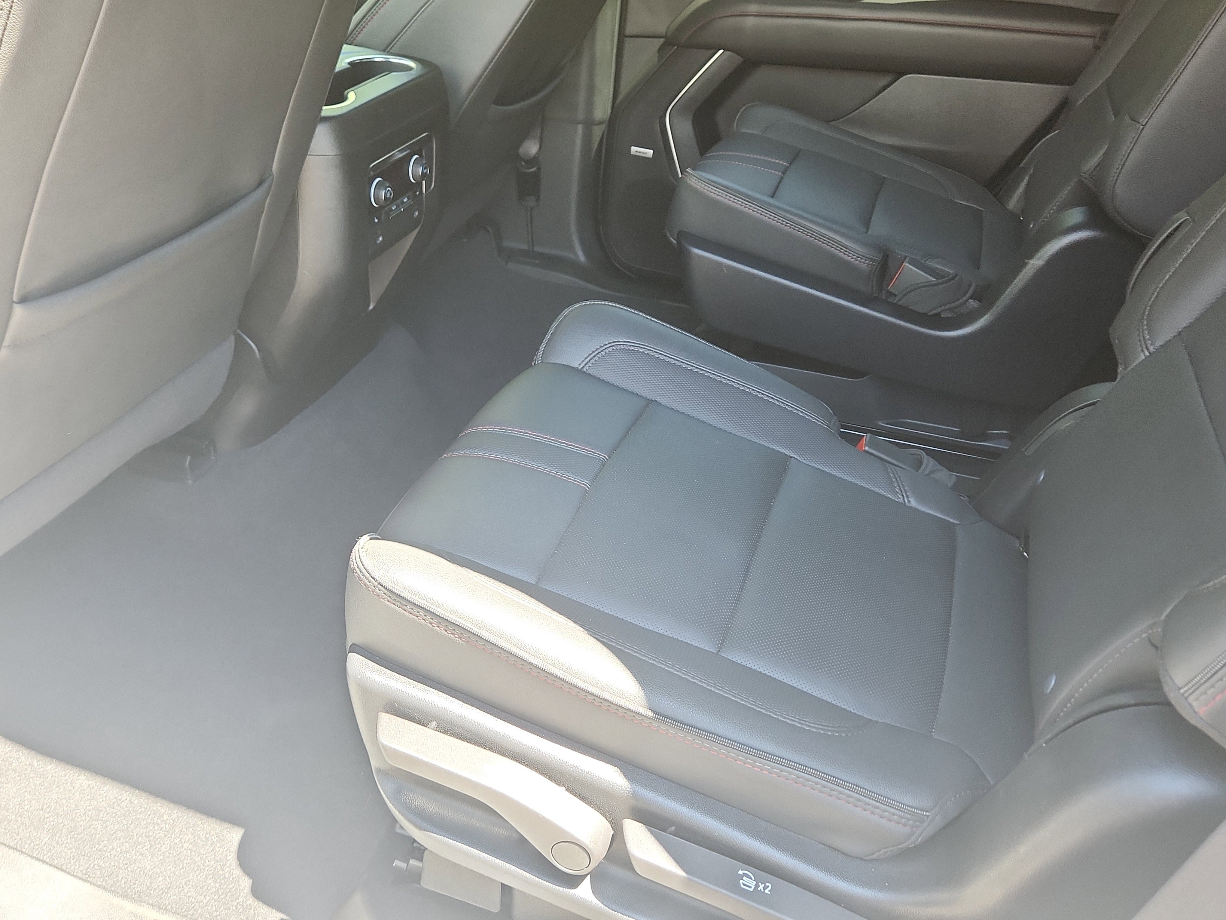 Used 2024 Chevrolet Tahoe RST w/ Luxury Package AWD/4WD image 9