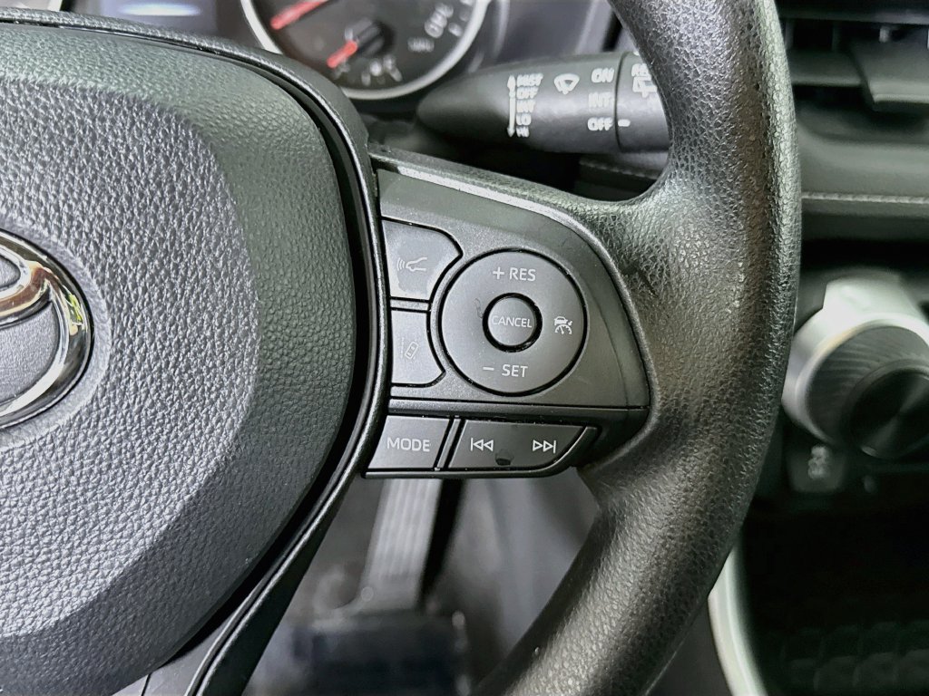 Certified 2022 Toyota RAV4 LE AWD/4WD image 22