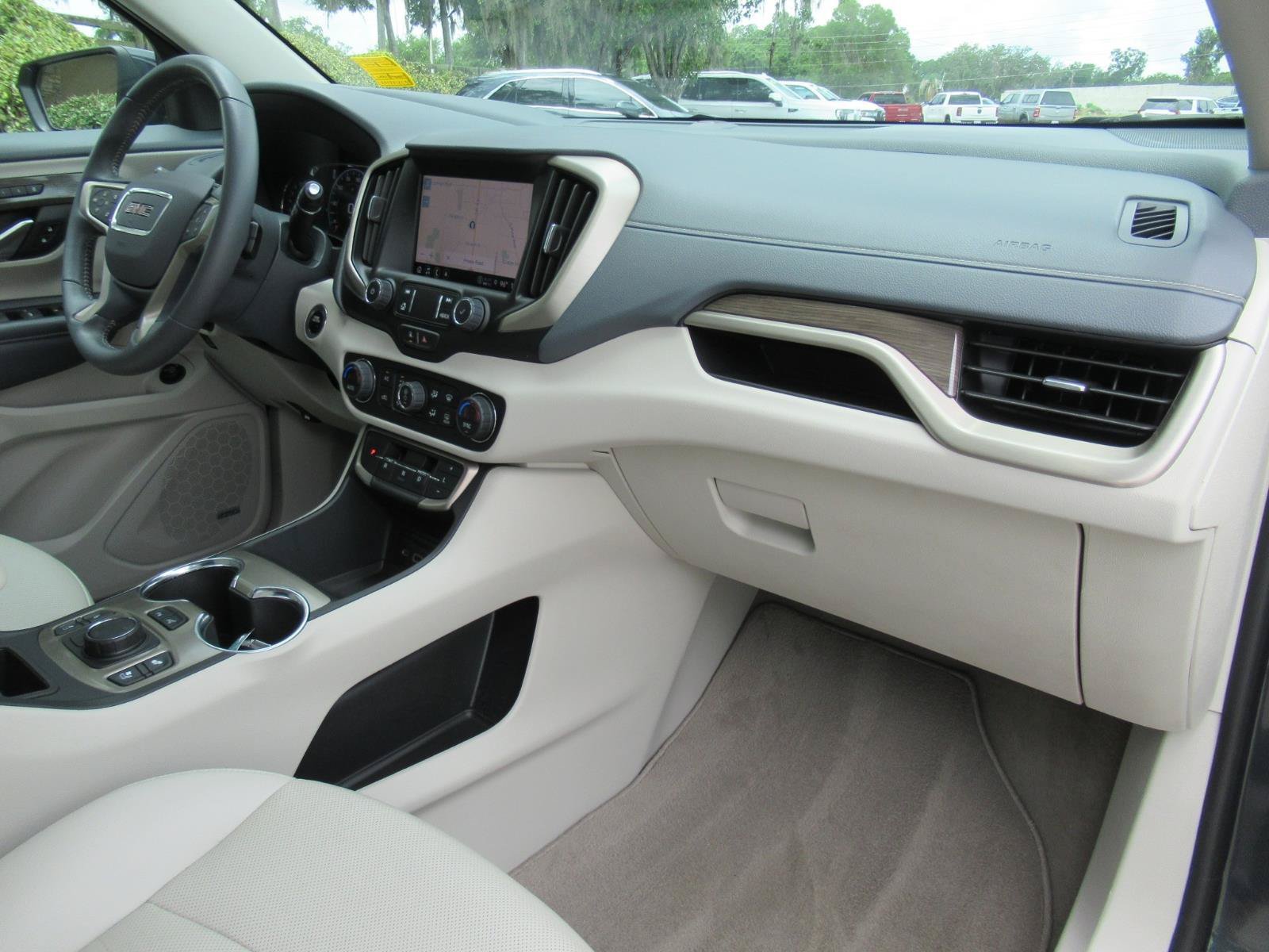 Used 2022 GMC Terrain Denali w/ Denali Premium Package AWD/4WD image 10