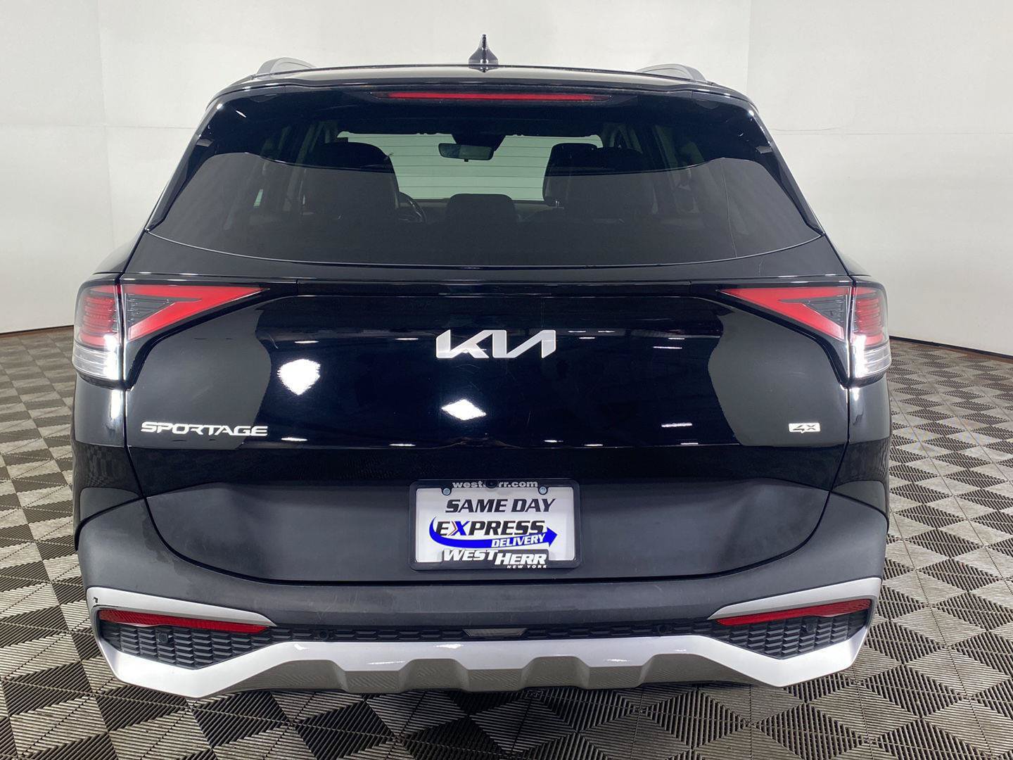 Used 2024 Kia Sportage EX AWD/4WD image 6