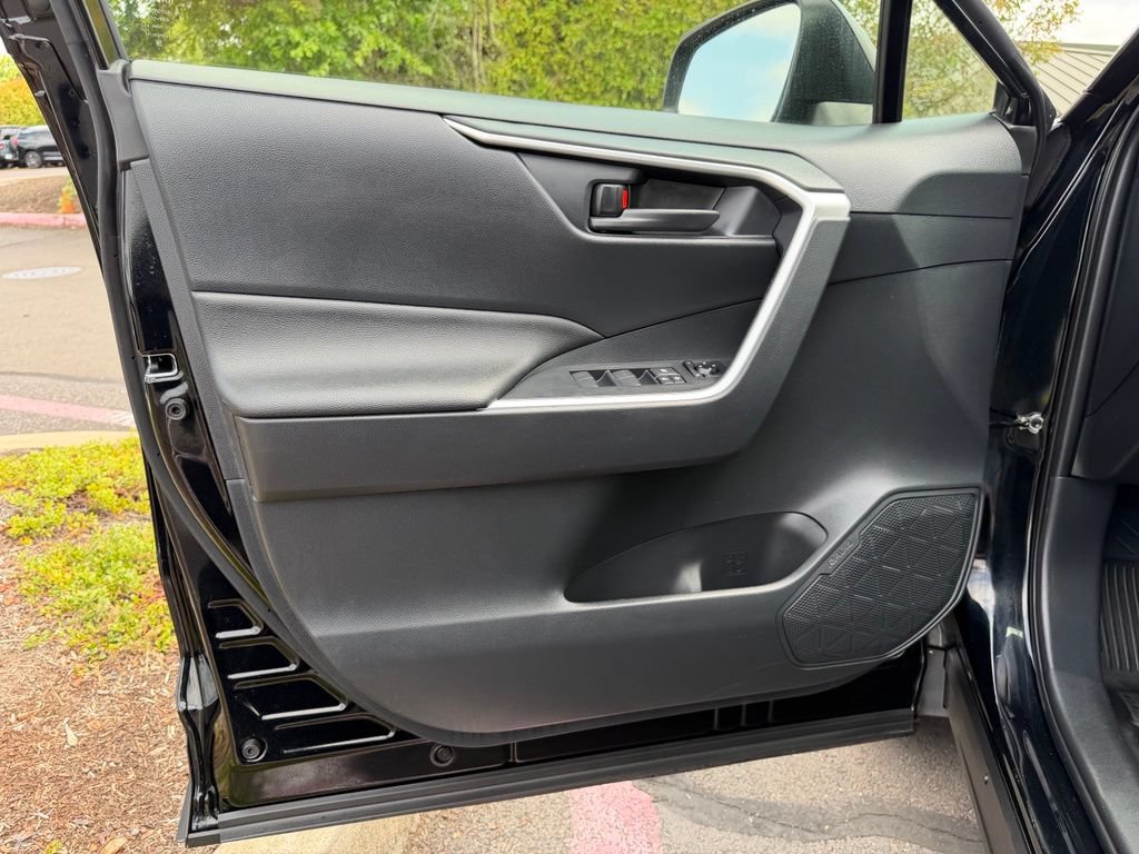 Used 2023 Toyota RAV4 LE AWD/4WD image 11