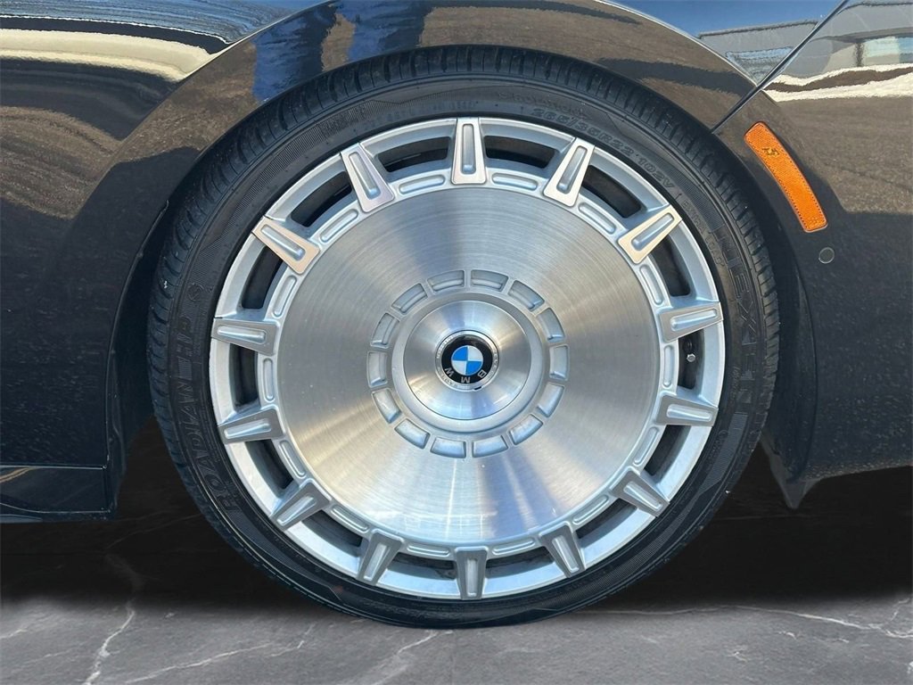 Used 2025 BMW 760i xDrive image 32