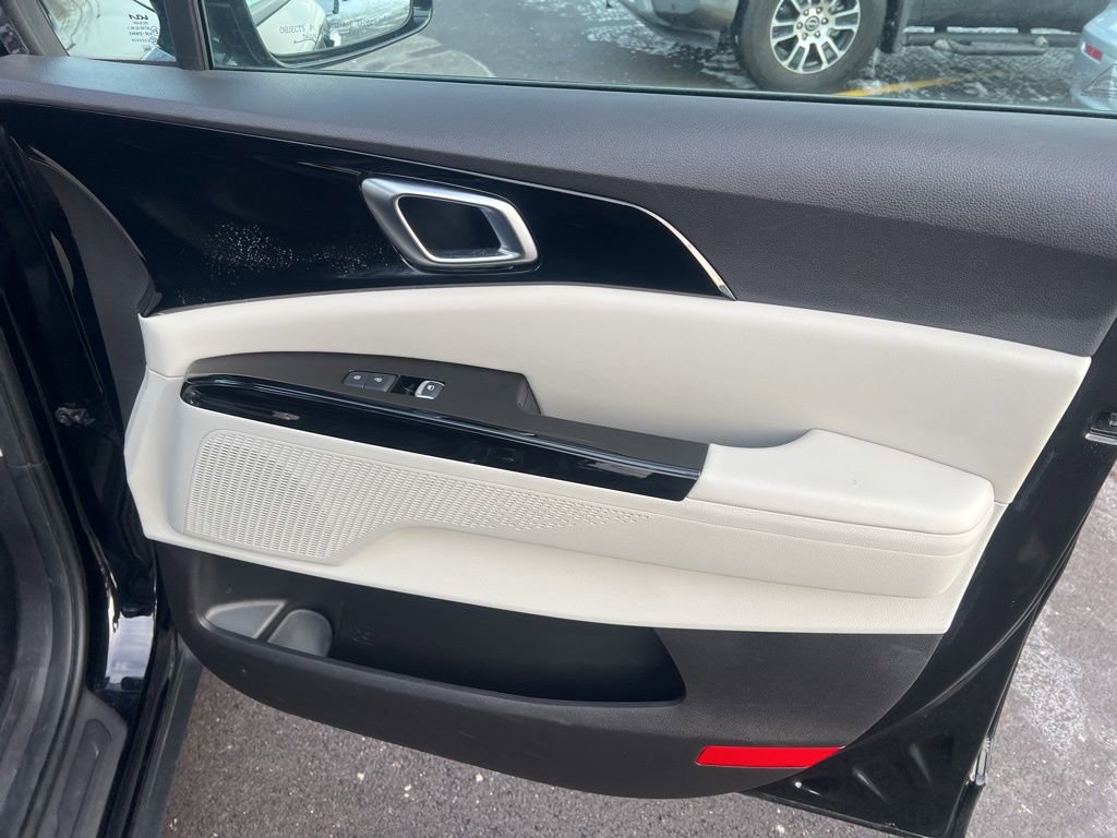 Certified 2023 Kia Carnival EX image 21