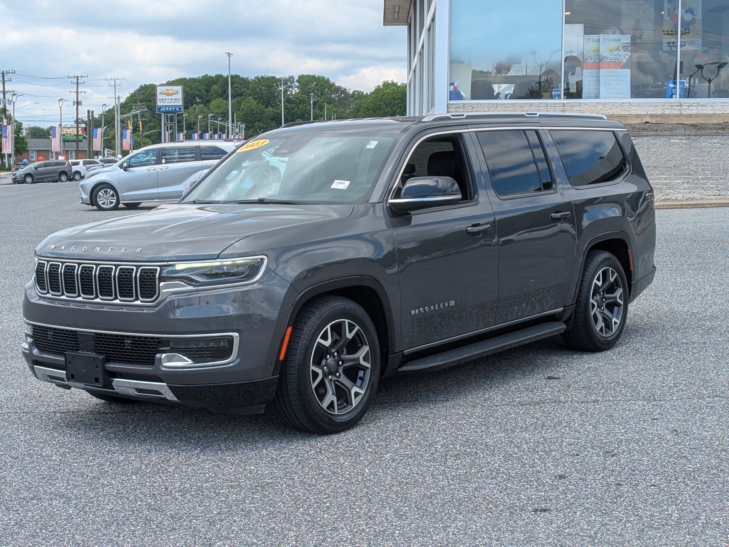 Used 2023 Jeep Wagoneer L Series III w/ Preferred Equipment Group AWD/4WD image 4