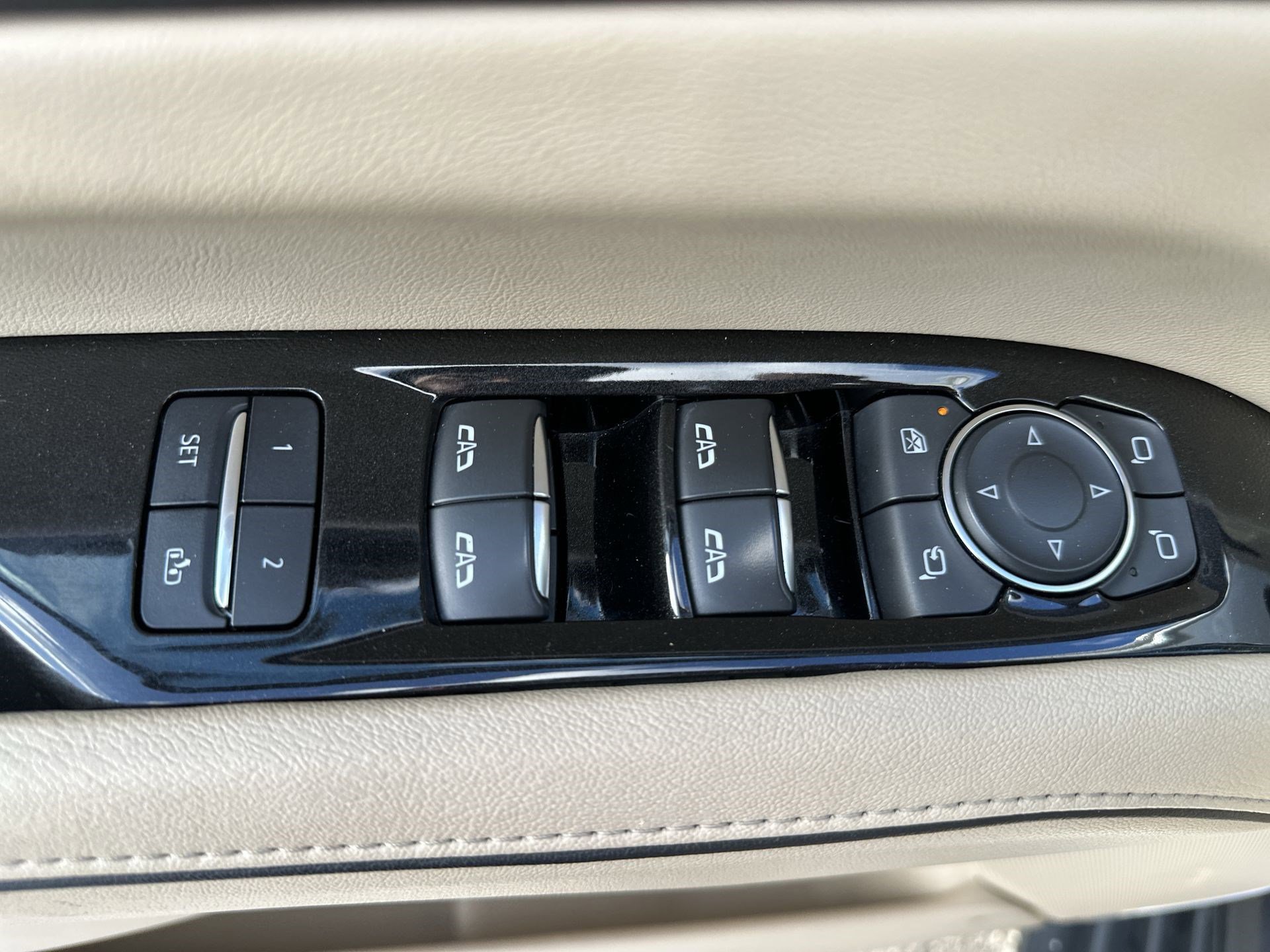 Used 2021 Cadillac Escalade Premium Luxury w/ Performance Package AWD/4WD image 15