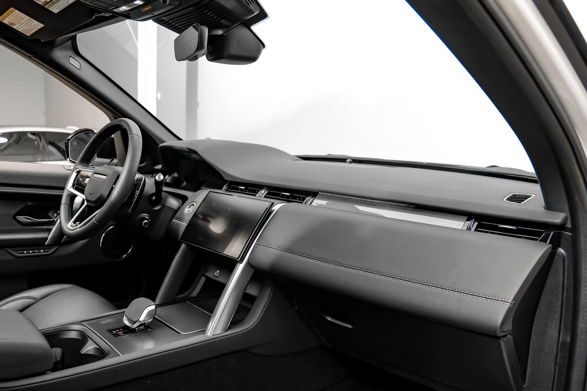 Used 2024 Land Rover Discovery Sport Dynamic SE AWD/4WD image 18