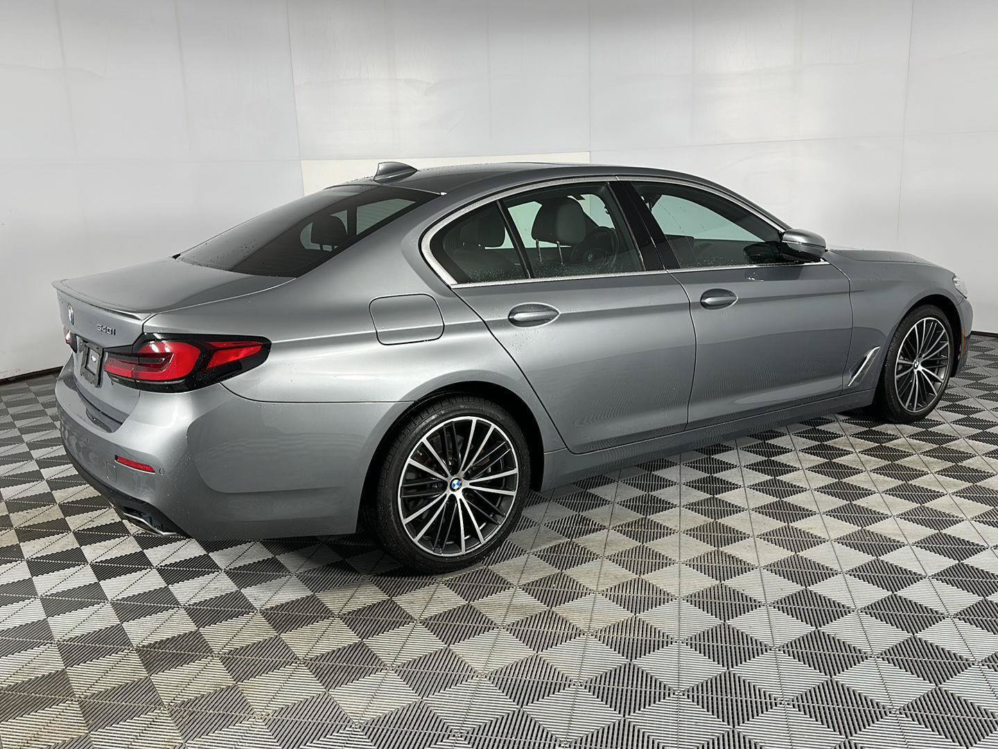 Used 2023 BMW 540i xDrive w/ Premium Package AWD/4WD image 31