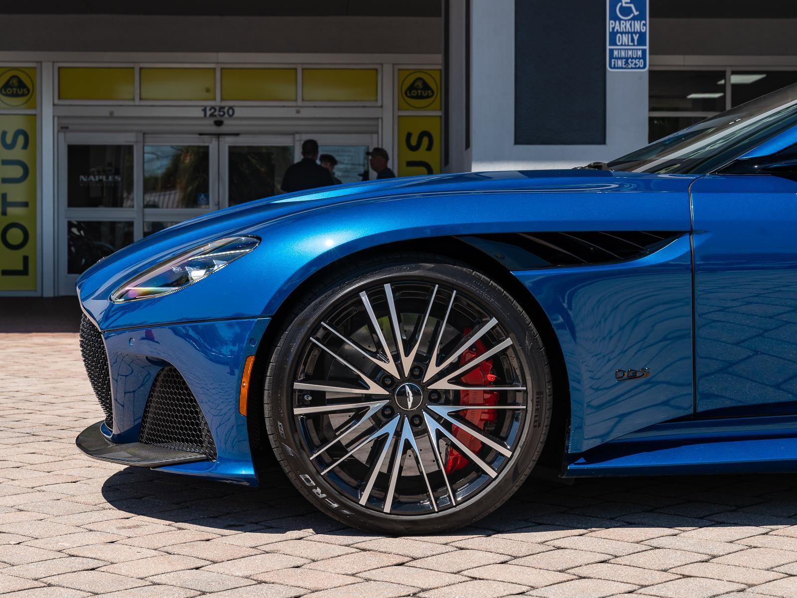 Used 2022 Aston Martin DBS Superleggera Volante image 33