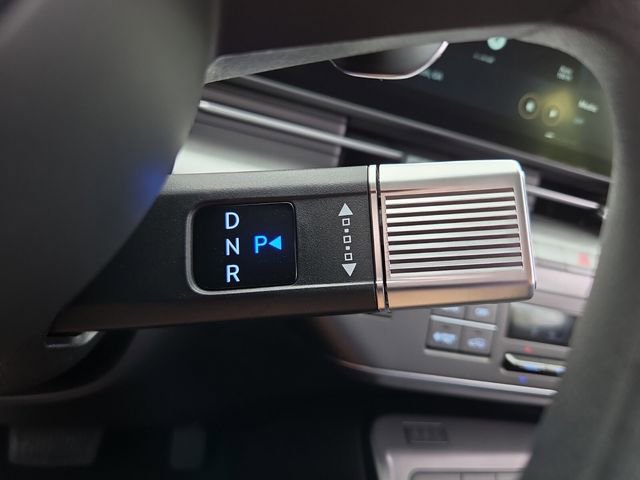 Used 2025 Hyundai Kona SE image 21