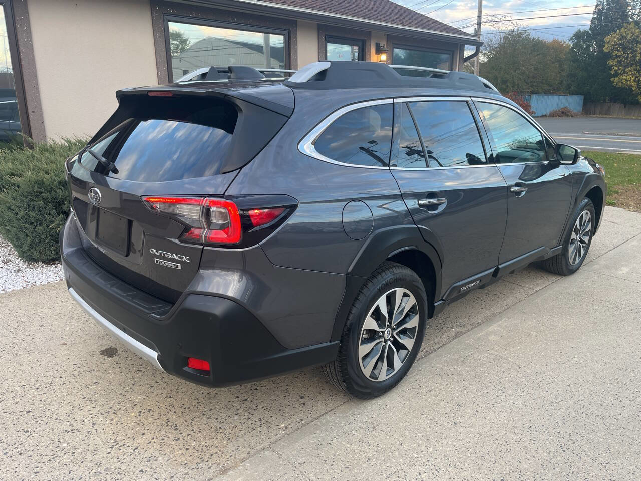 Used 2024 Subaru Outback Touring image 2