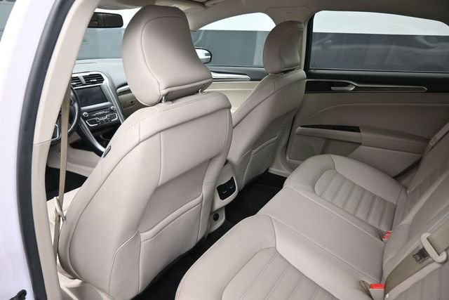 Used 2017 Ford Fusion SE w/ Fusion SE Technology Package FWD image 10