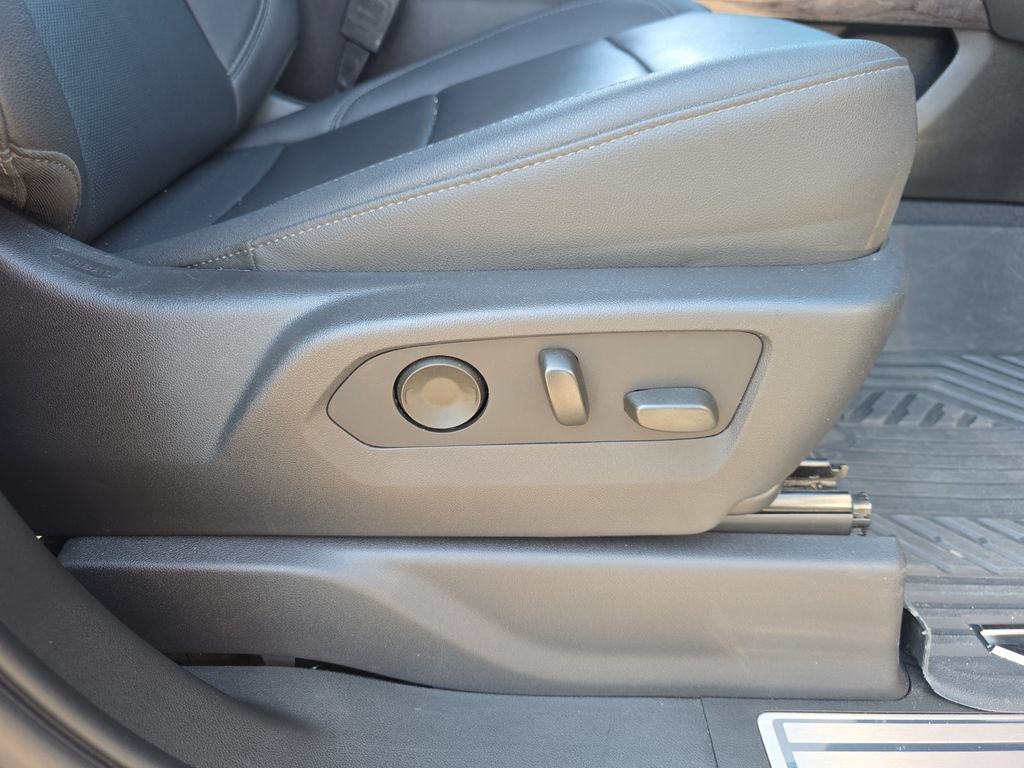 Used 2024 Chevrolet Silverado 2500 LTZ w/ LTZ Plus Package AWD/4WD image 39