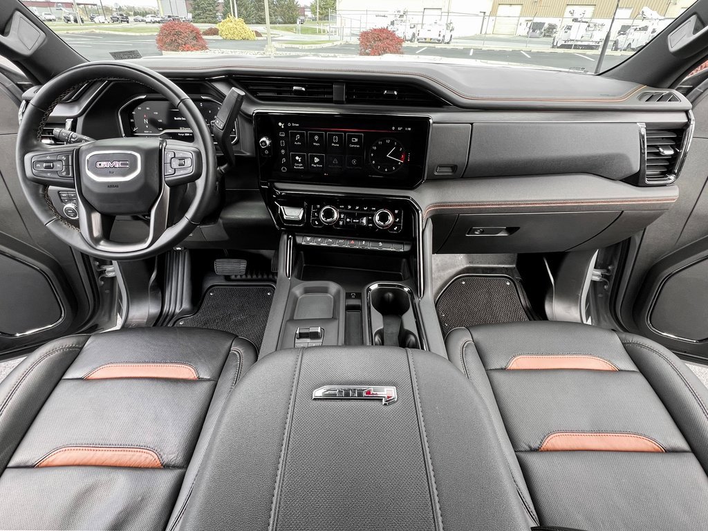 Used 2025 GMC Sierra 2500 AT4 image 4