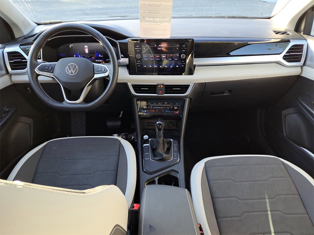 Certified 2025 Volkswagen Taos SE w/ Panoramic Sunroof Package image 9