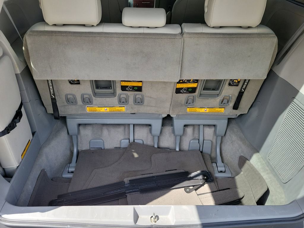 Used 2014 Toyota Sienna XLE w/ XLE Premium Package image 10