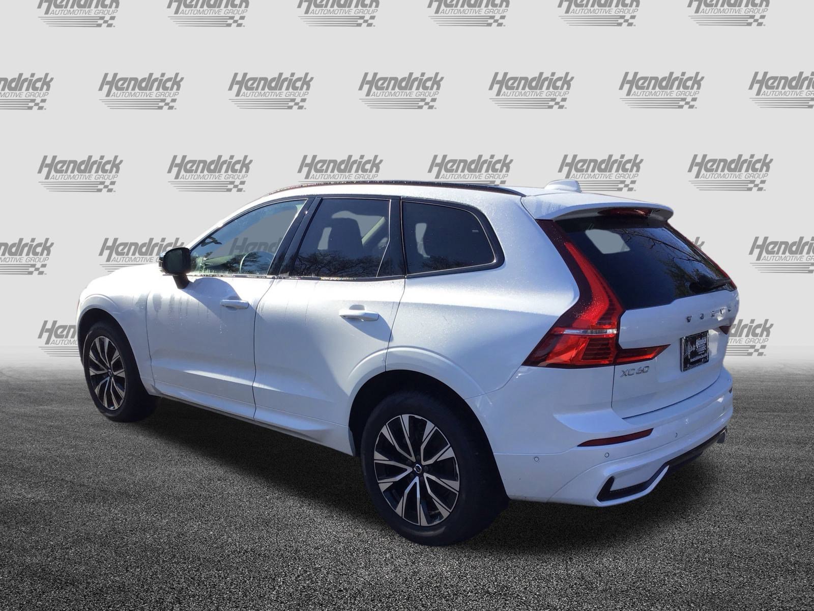 Certified 2025 Volvo XC60 B5 Plus image 8