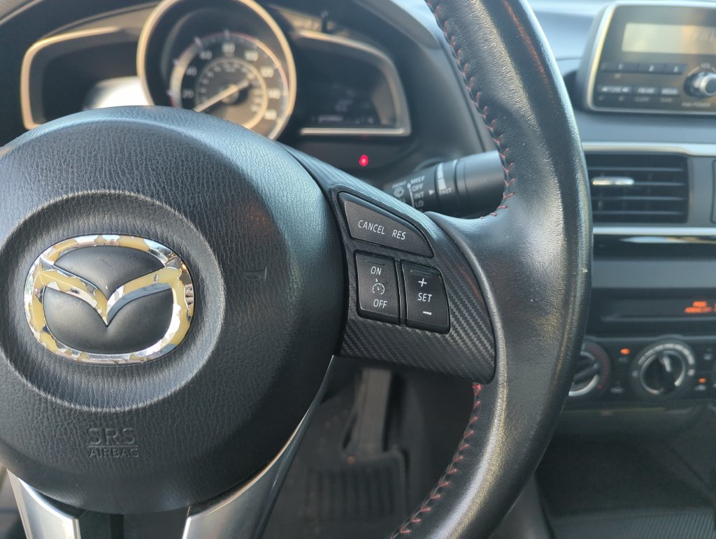 Used 2014 MAZDA MAZDA3 i Touring w/ Moonroof Package 1 FWD image 23