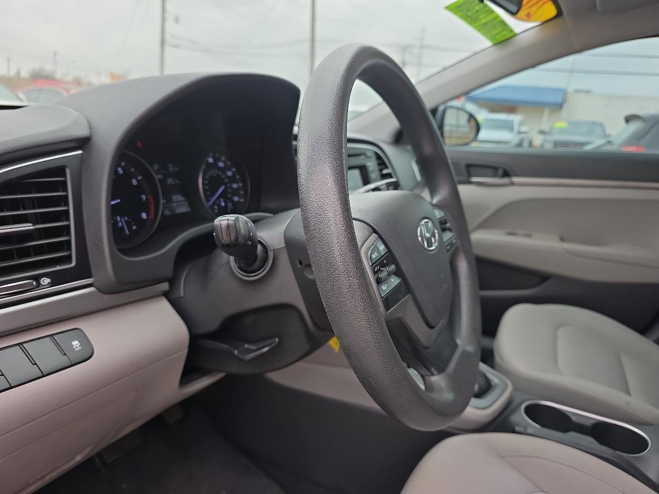 Used 2017 Hyundai Elantra SE image 12