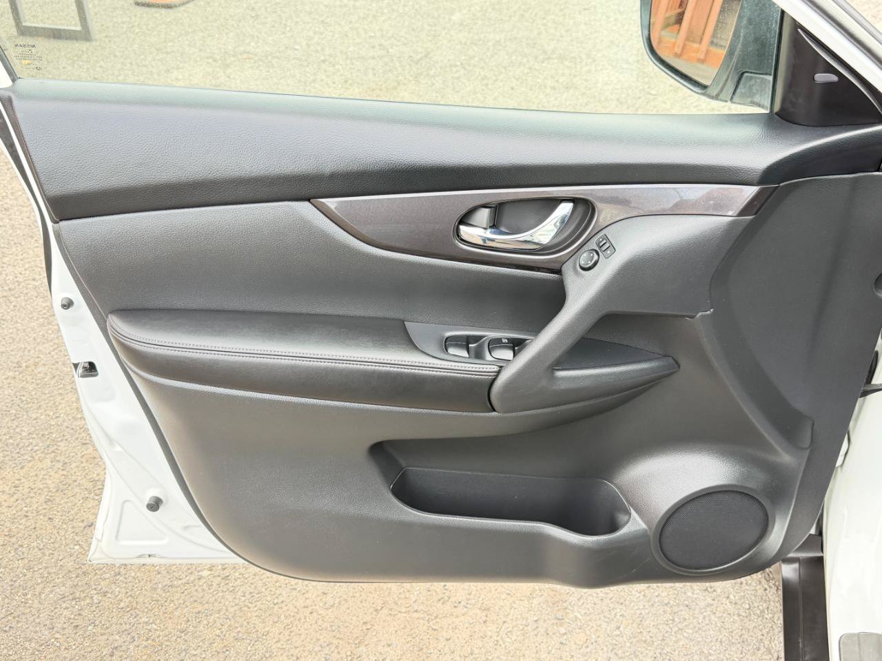 Used 2018 Nissan Rogue SV AWD/4WD image 14