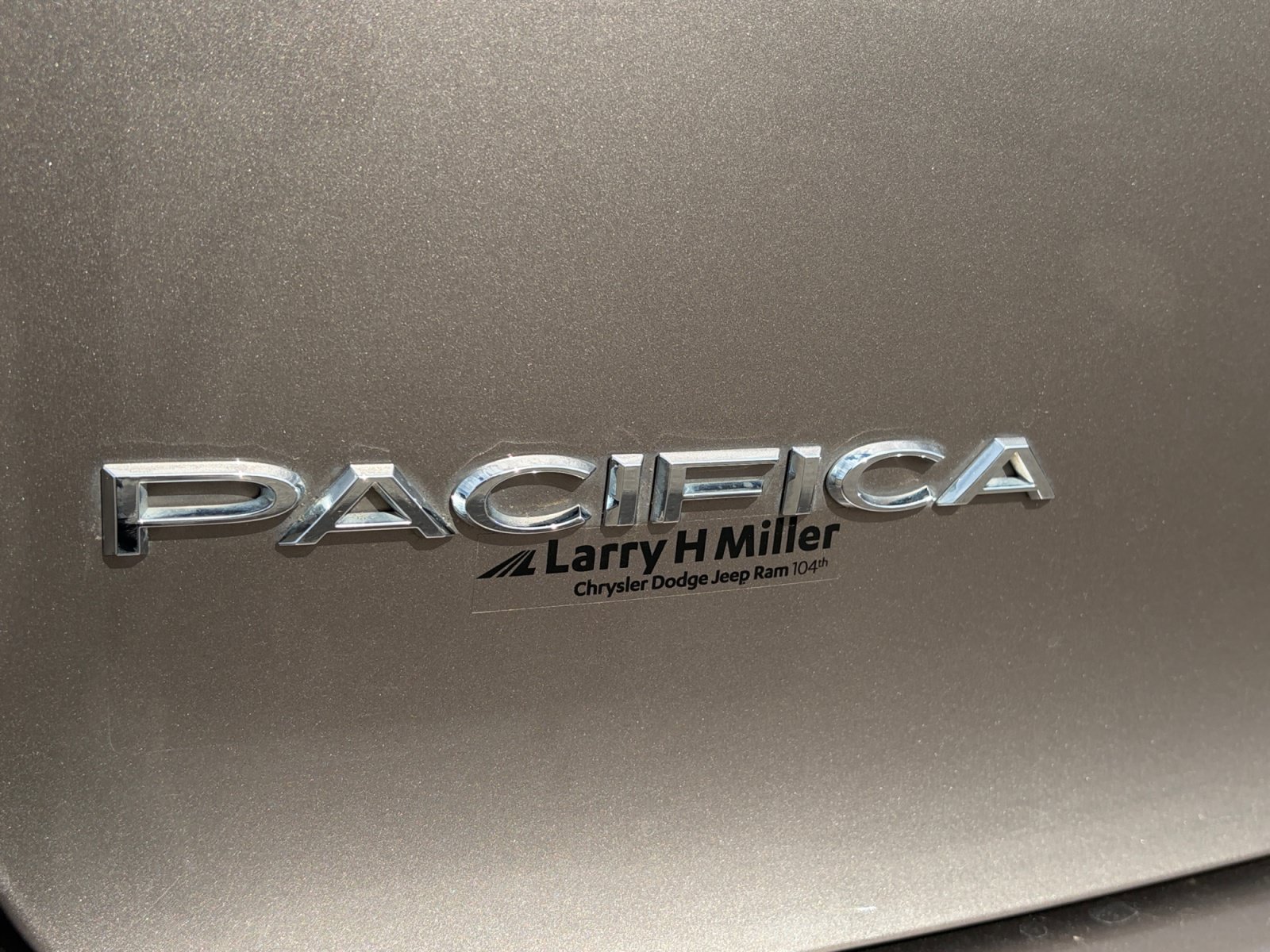 Used 2017 Chrysler Pacifica Touring FWD image 35
