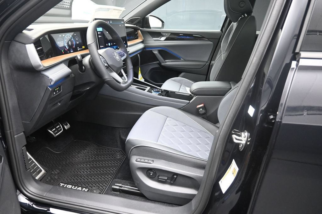 New 2026 Volkswagen Tiguan SEL R-Line AWD/4WD image 17