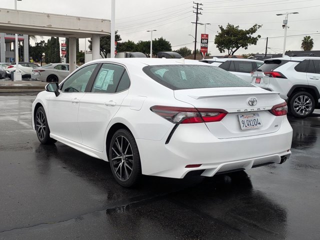 Used 2024 Toyota Camry SE image 11