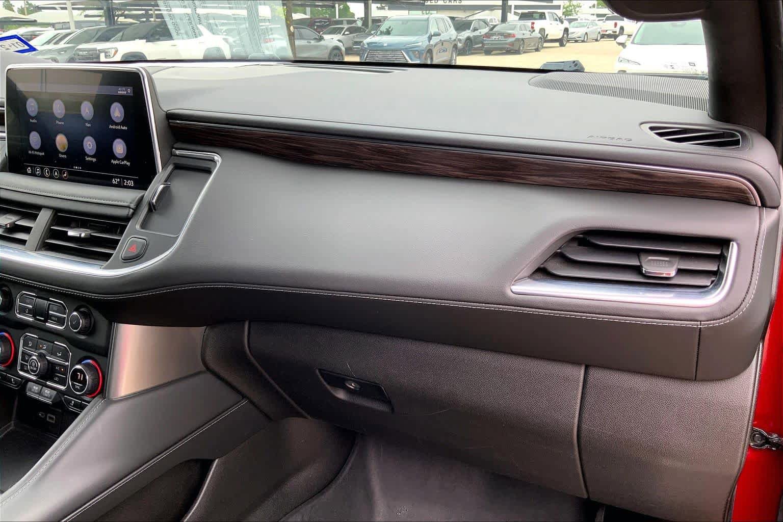 Used 2021 Chevrolet Tahoe Z71 w/ Luxury Package AWD/4WD image 18