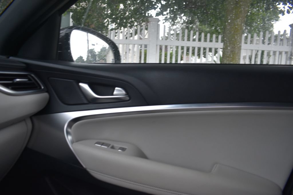 Used 2025 Genesis G70 2.5T AWD/4WD image 19