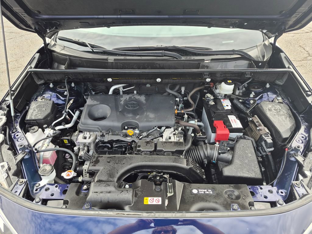 Used 2021 Toyota RAV4 XLE Premium image 9