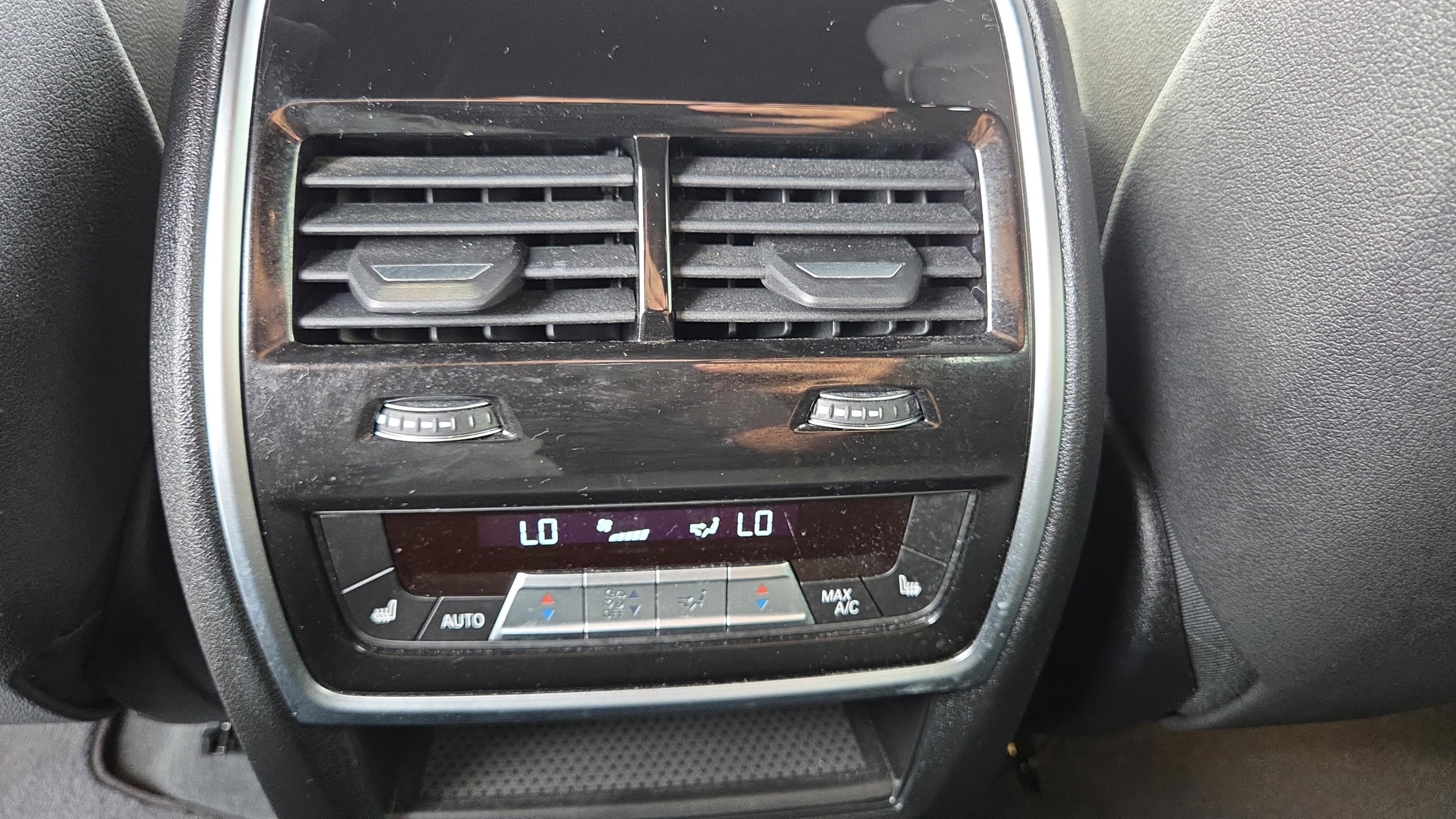 Used 2019 BMW X5 xDrive50i w/ Parking Assistance Package image 16