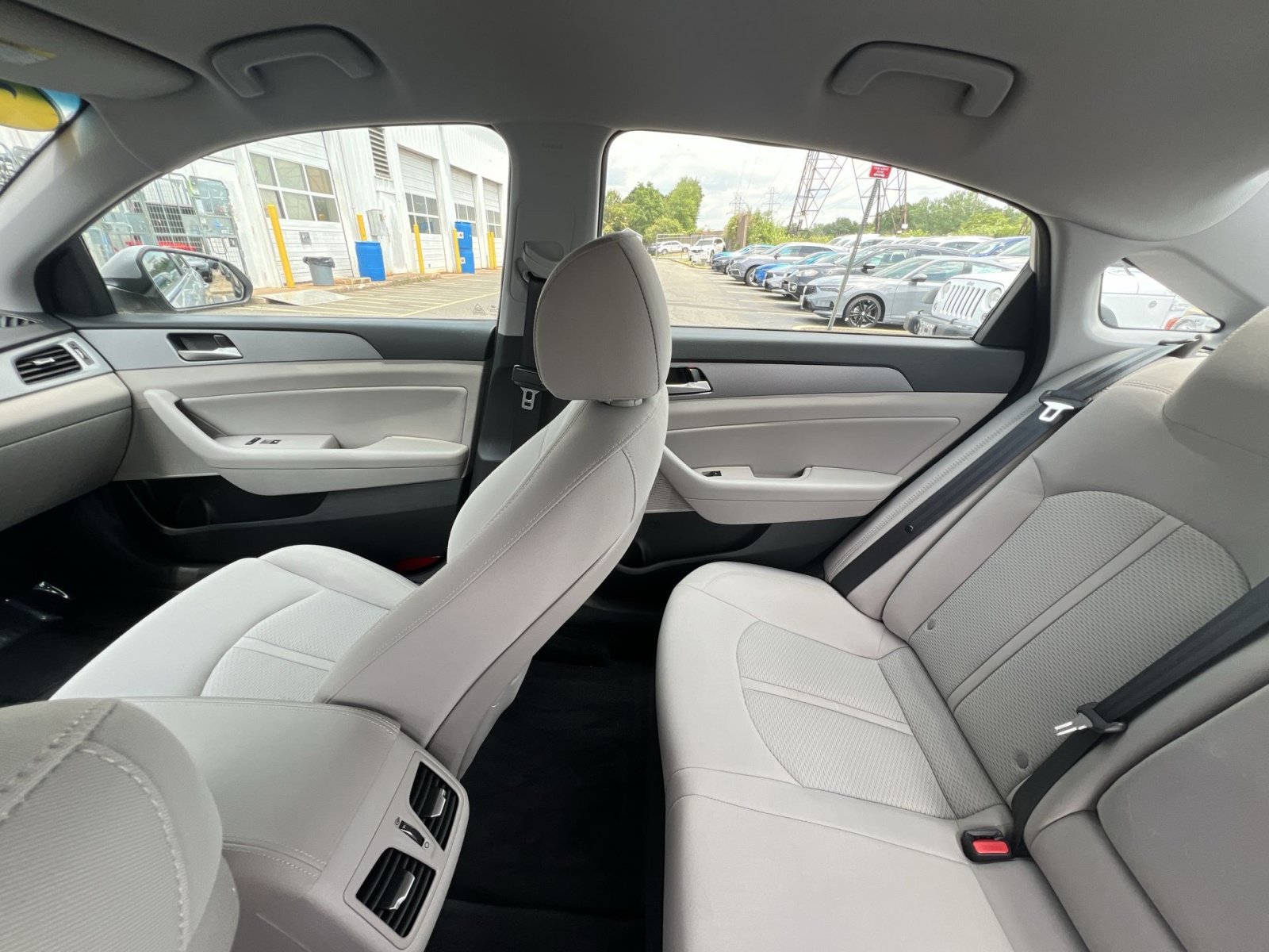 Used 2019 Hyundai Sonata SEL w/ Tech Package 02 FWD image 3