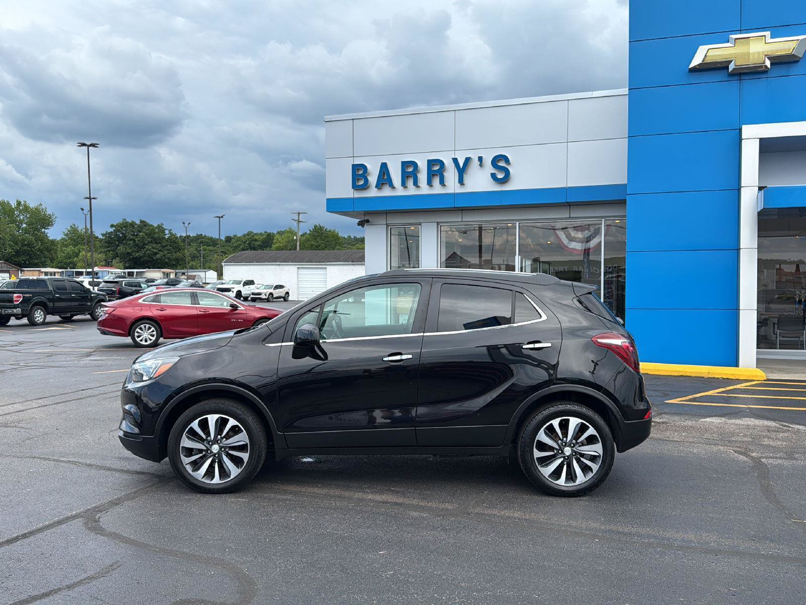 Used 2021 Buick Encore Preferred AWD/4WD image 2