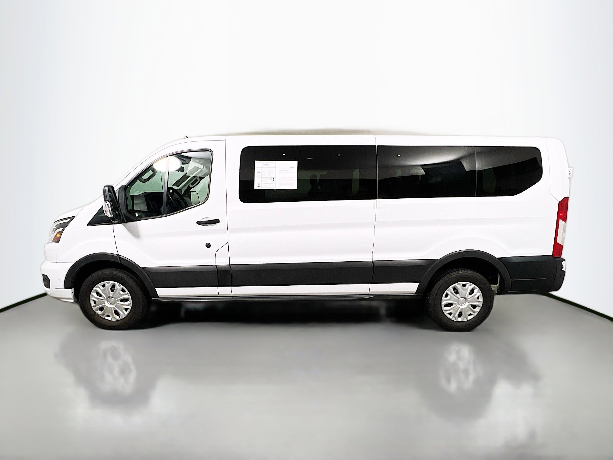 Used 2023 Ford Transit 350 XLT image 9