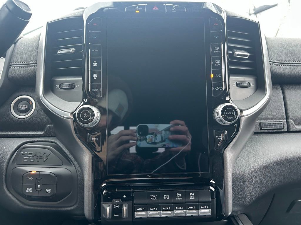 New 2026 RAM 3500 Laramie AWD/4WD image 22