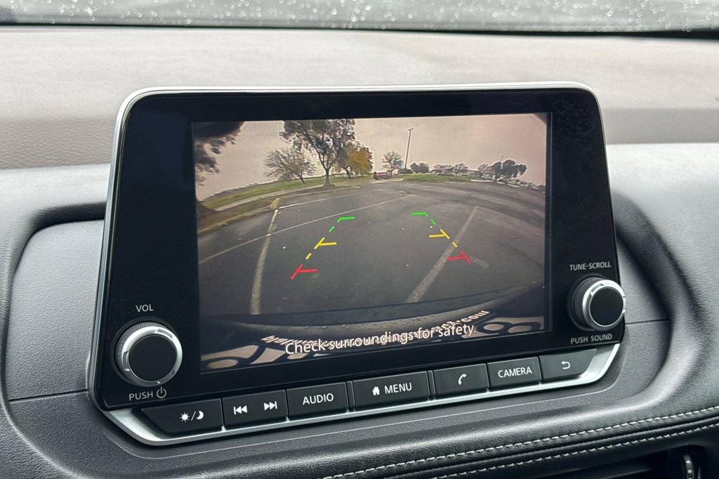 Used 2022 Nissan Rogue SV image 16