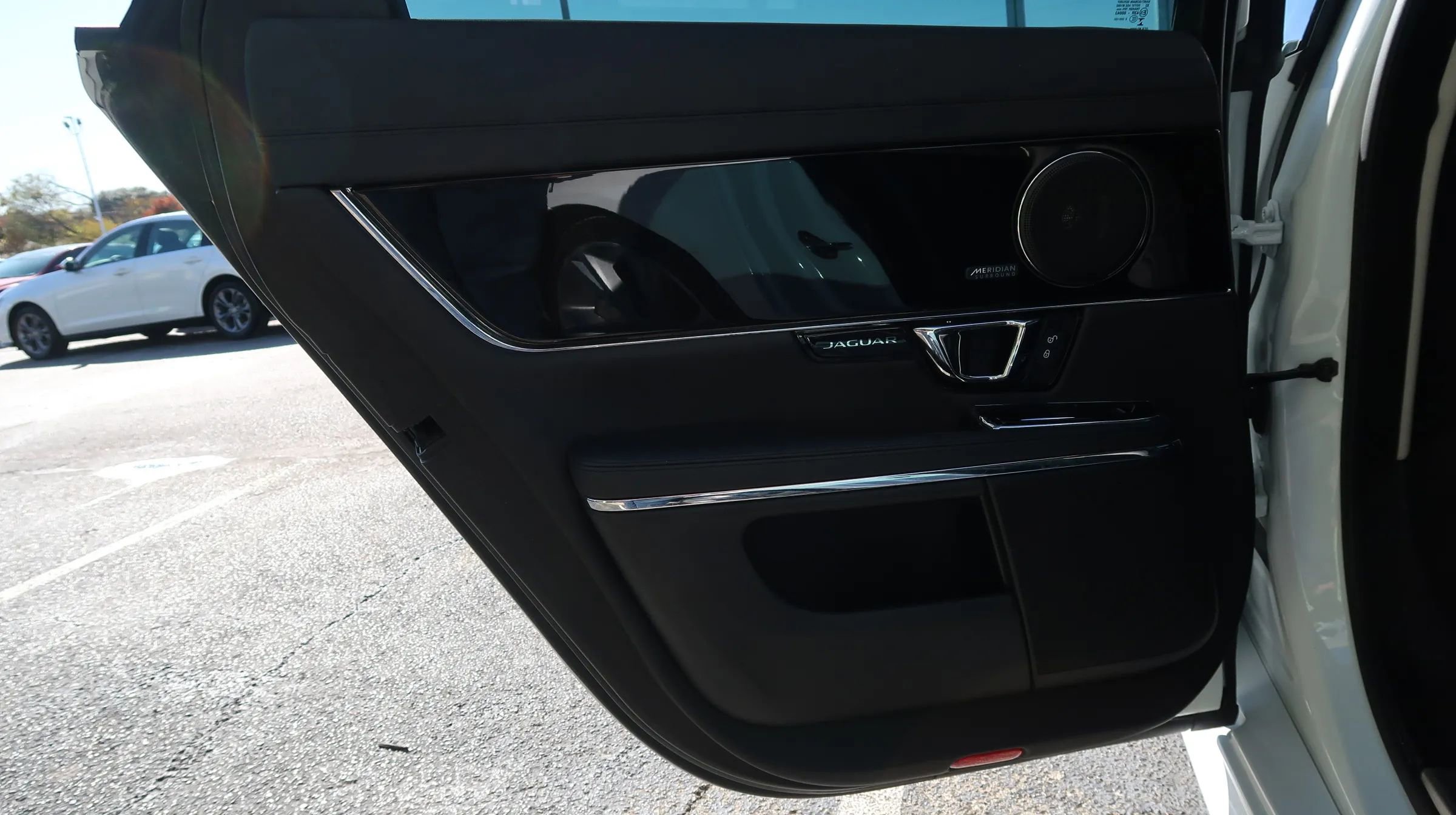 Used 2019 Jaguar XJ R-Sport image 49