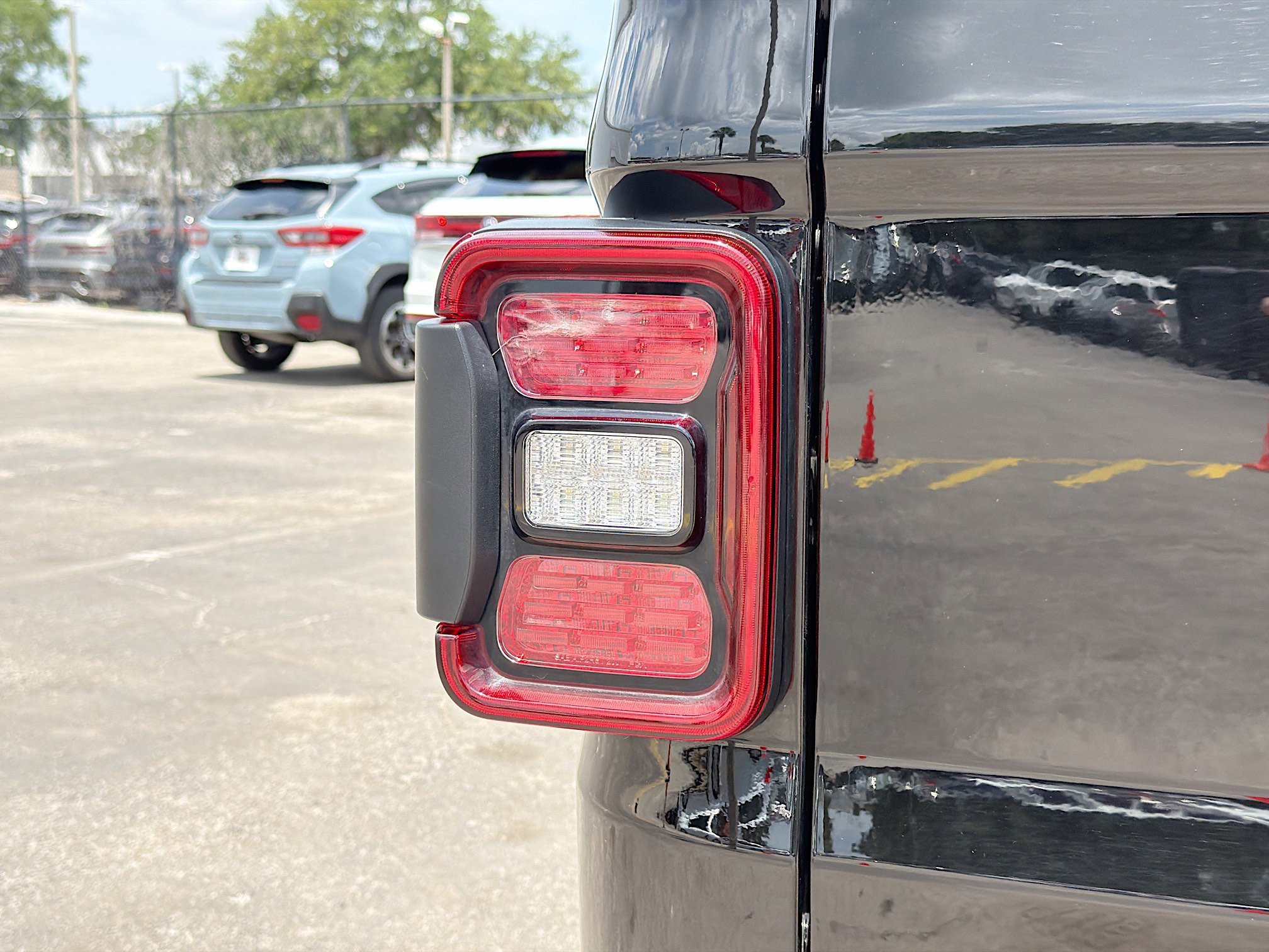 Used 2021 Jeep Gladiator Overland AWD/4WD image 10