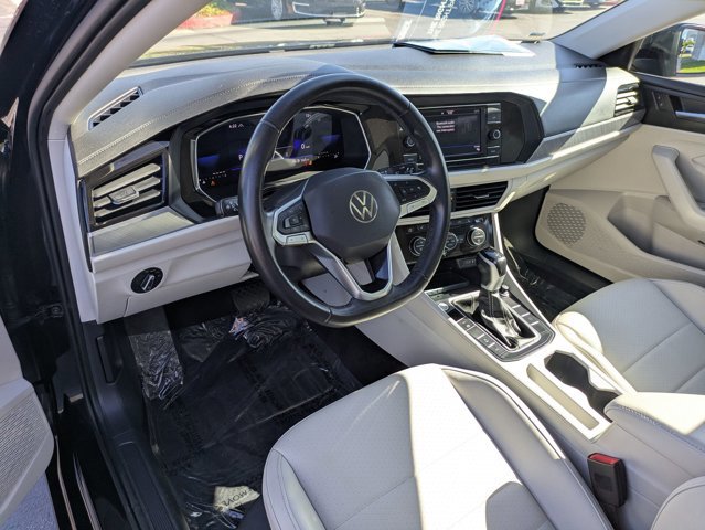 Certified 2023 Volkswagen Jetta SE w/ Panoramic Sunroof Package FWD image 10