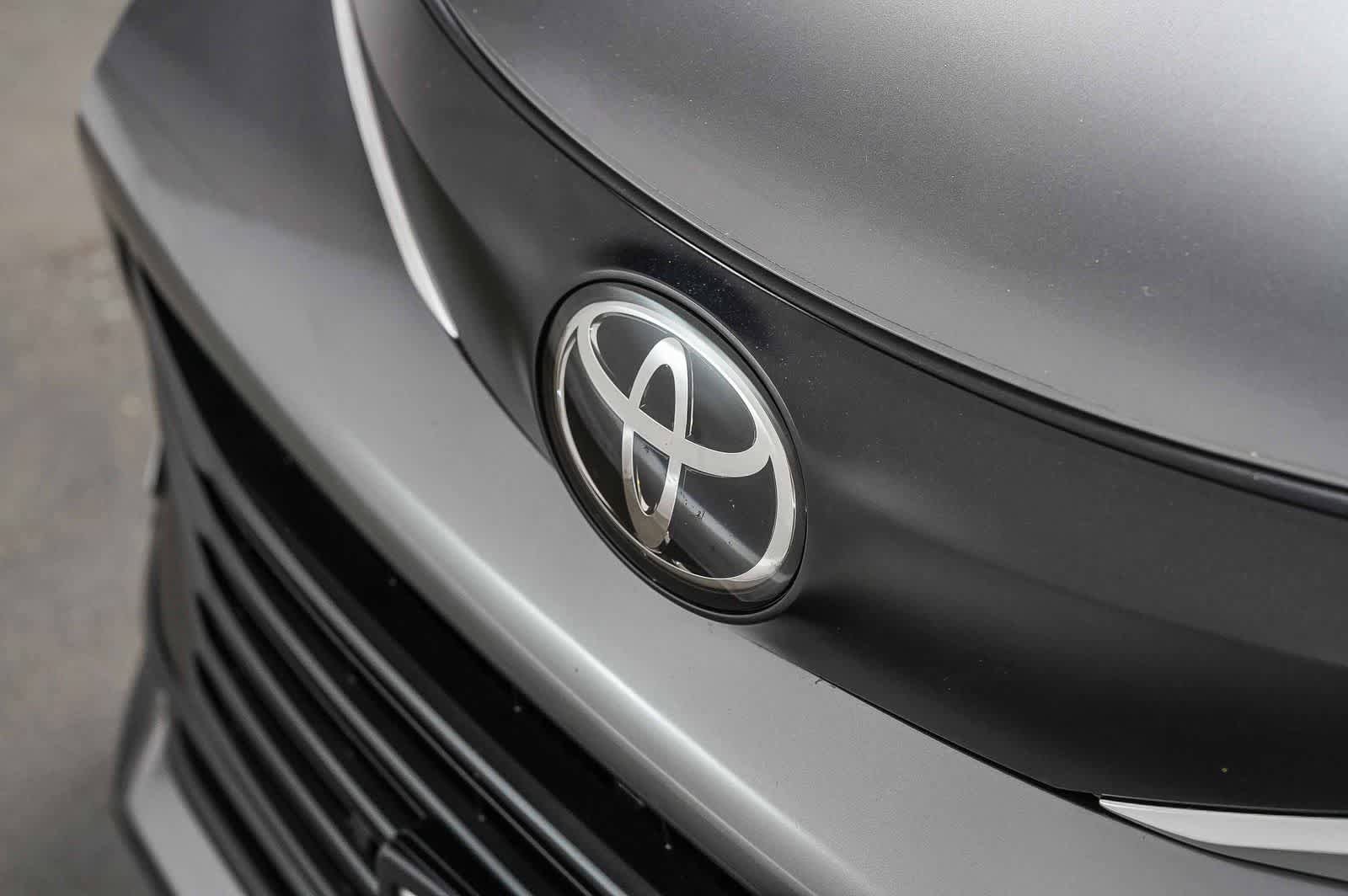 Certified 2026 Toyota Sienna XLE FWD image 8