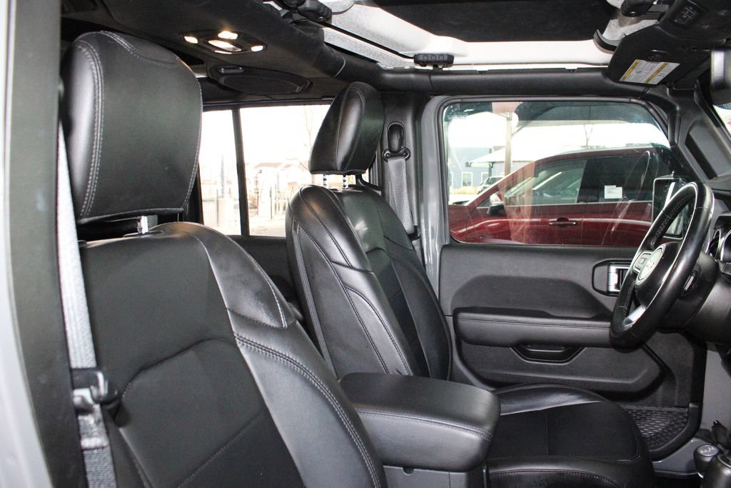 Used 2022 Jeep Wrangler Unlimited Sahara AWD/4WD image 38