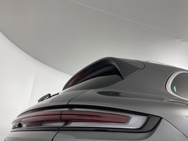 Used 2025 Porsche Cayenne image 15