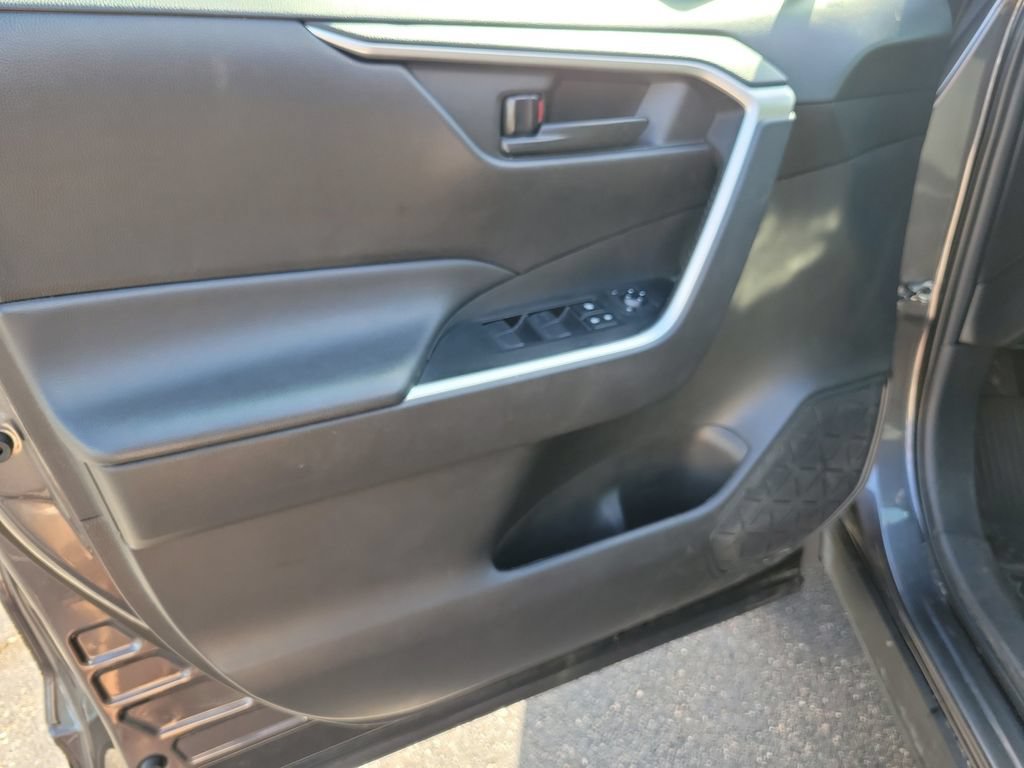 Used 2024 Toyota RAV4 LE AWD/4WD image 24