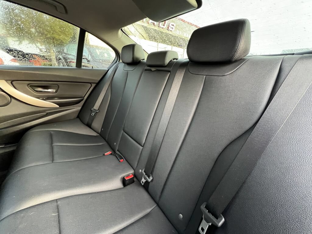Used 2015 BMW 320i xDrive Sedan AWD/4WD image 13