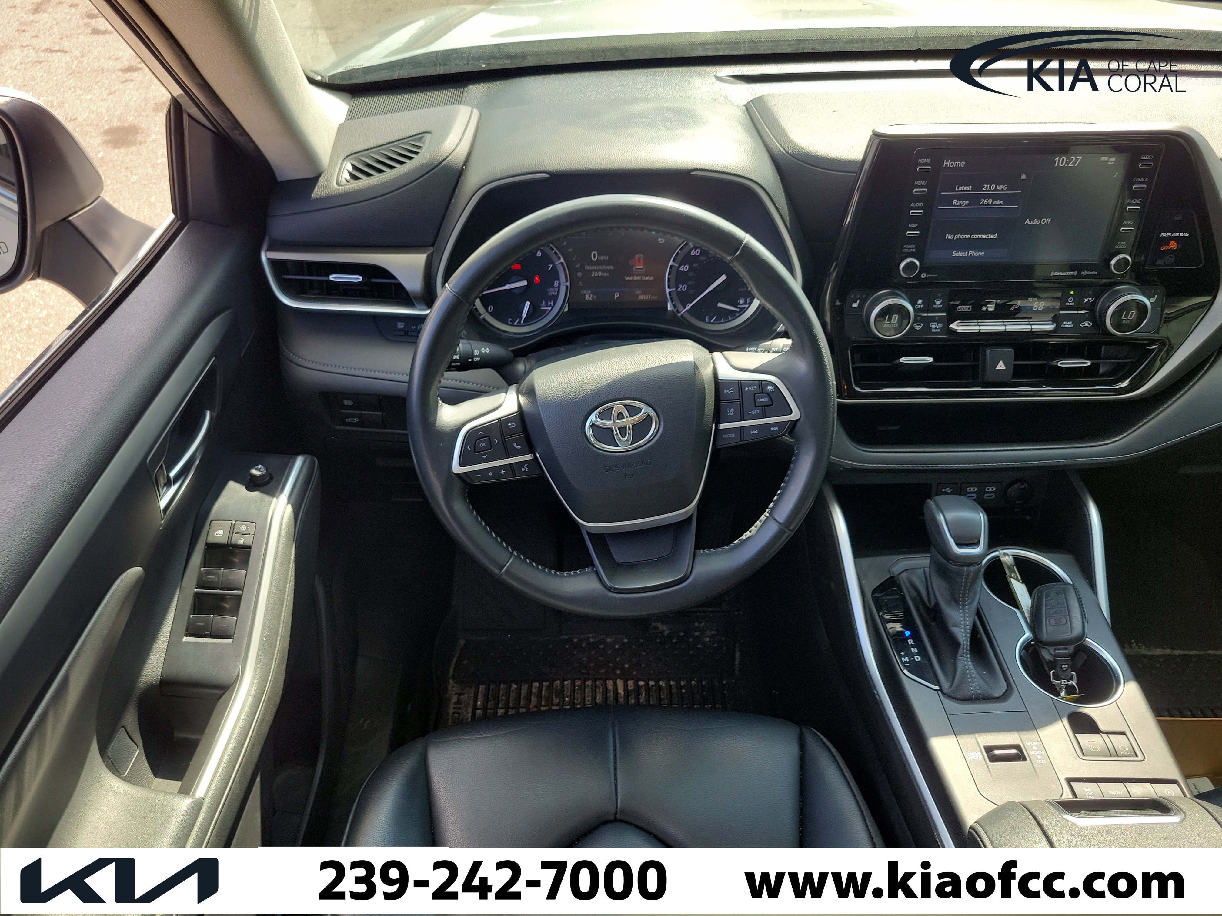 Used 2022 Toyota Highlander XLE FWD image 16