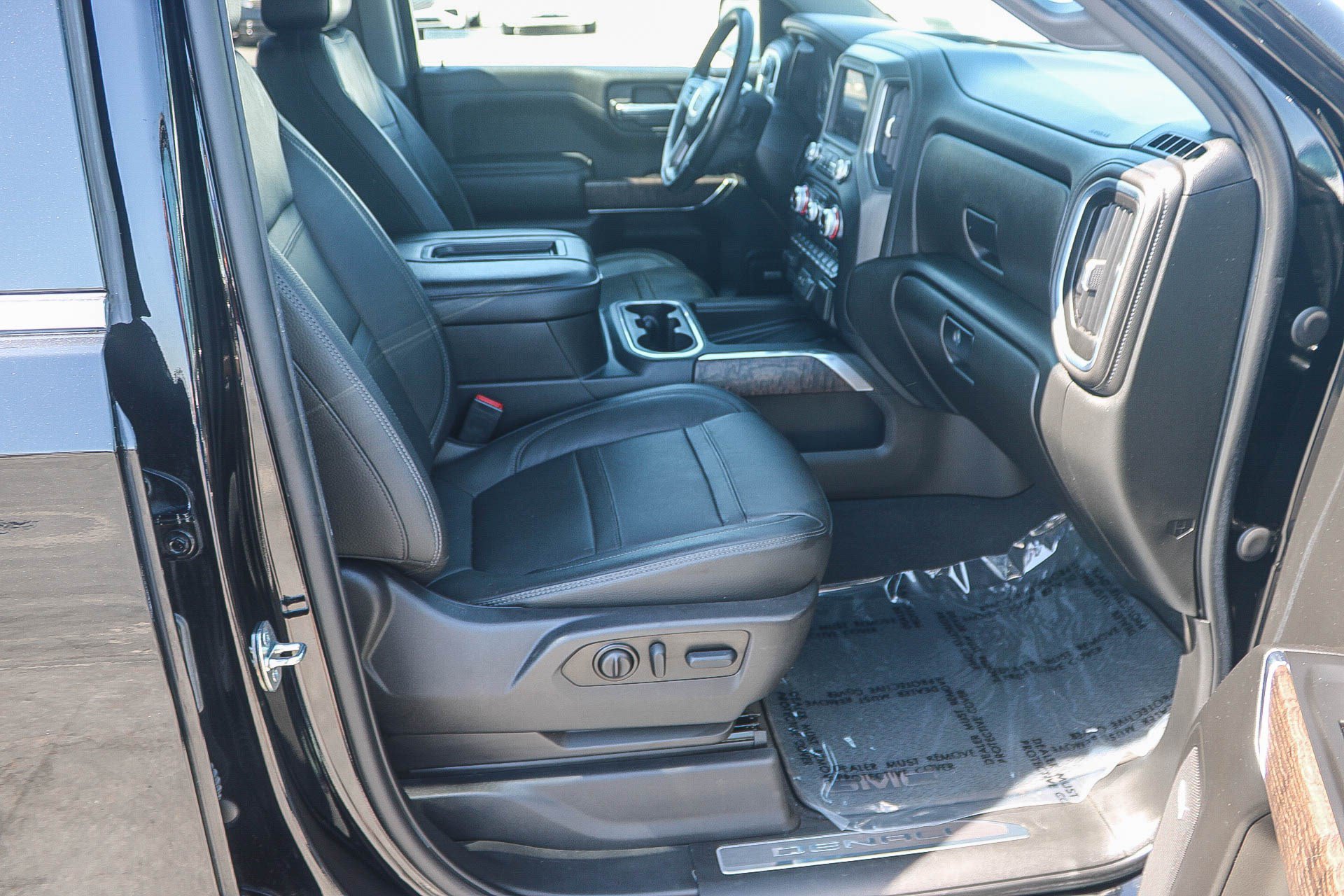Used 2022 GMC Sierra 1500 Denali w/ Denali Premium Package AWD/4WD image 17