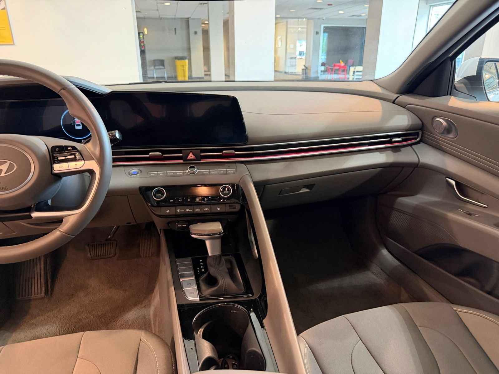 Used 2025 Hyundai Elantra SEL FWD image 36