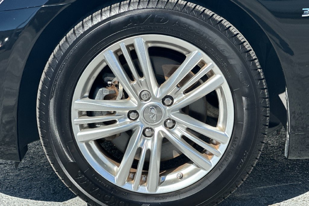Used 2015 INFINITI Q40 w/ Navigation Package RWD image 25