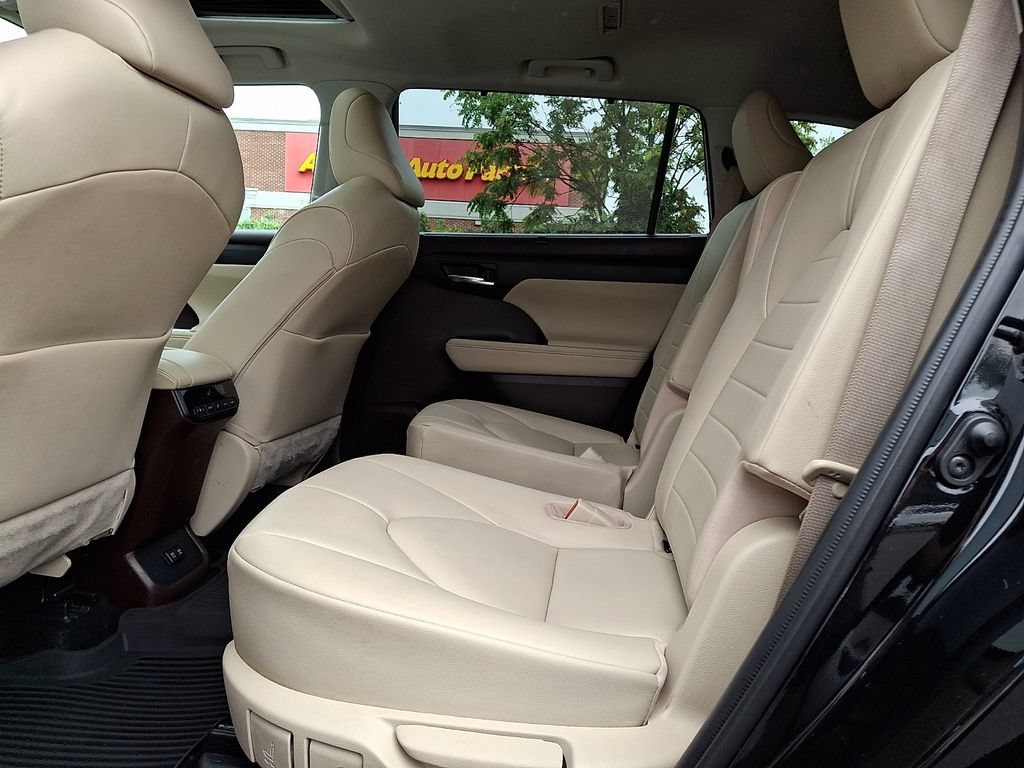 Certified 2020 Toyota Highlander XLE AWD/4WD image 10